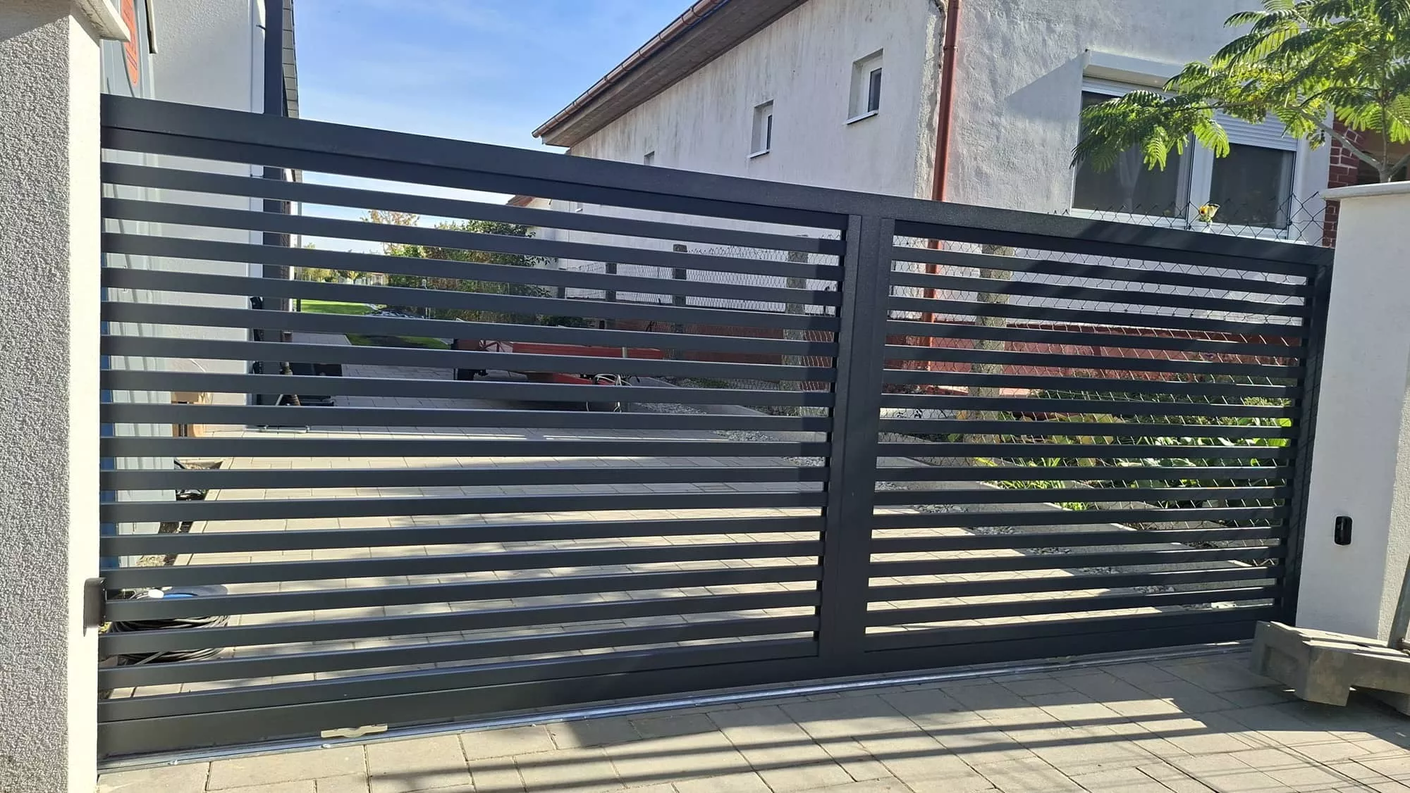 Keskeny léces alumínium kerítés