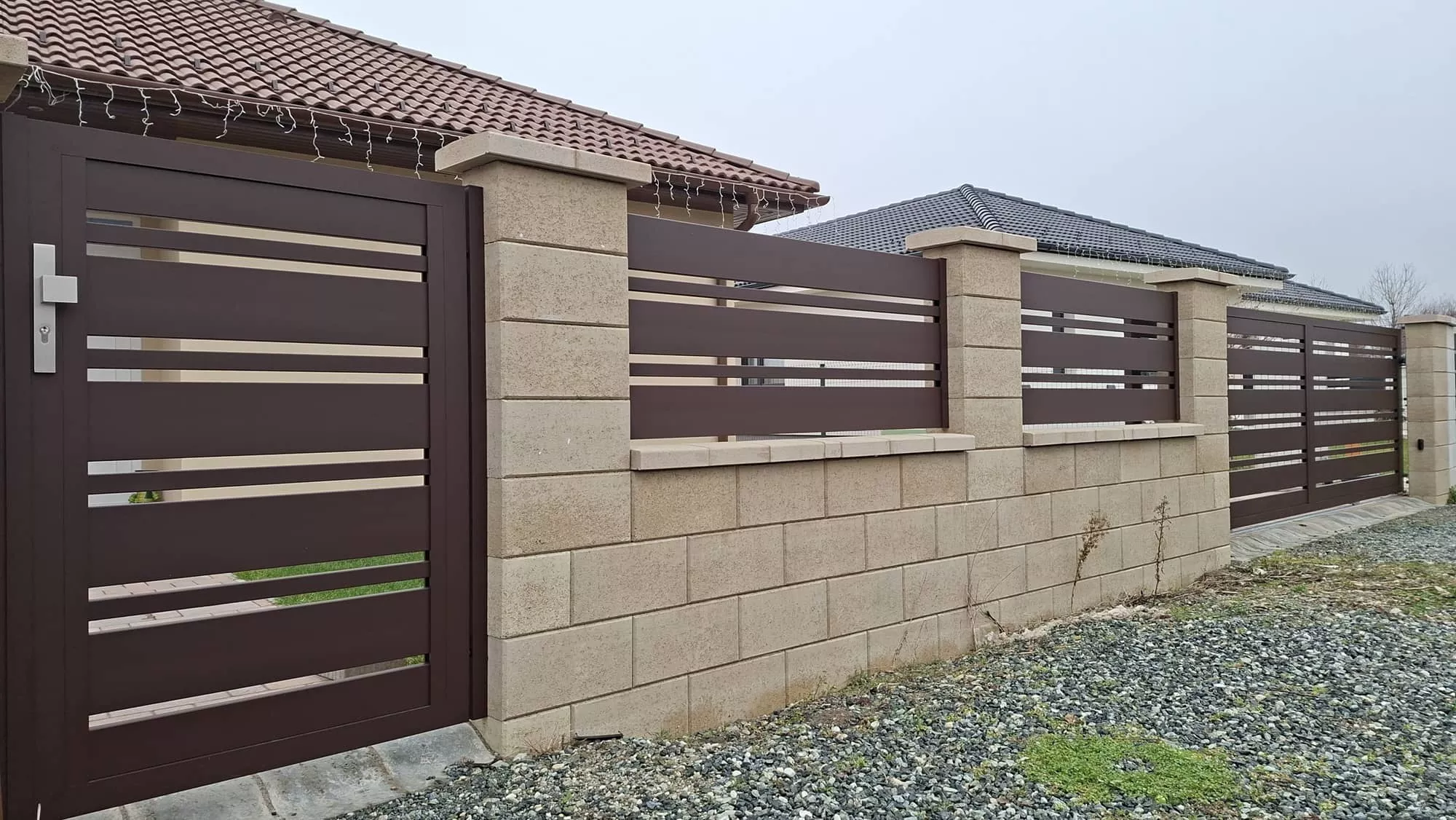 alumínium kerítés változó szélességű kerítés elemekkel