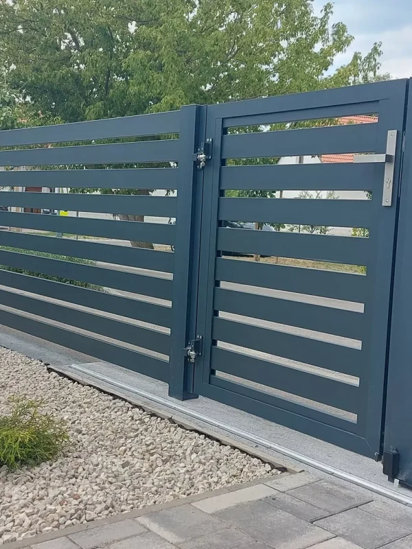 Antracitszürke alumínium kerítésrendszer