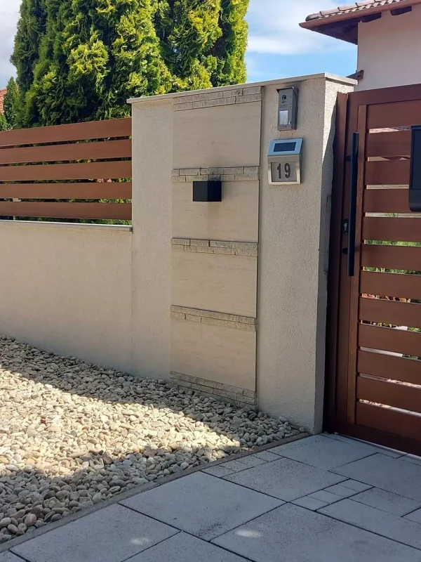 Aranytölgy színű fa hatású alumínium kerítéslécek