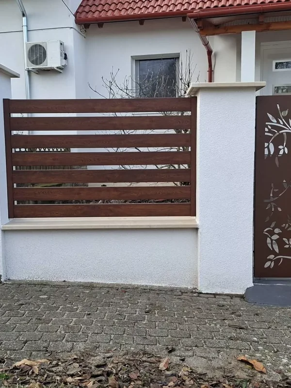 Egyedi mintás lézervágott kiskapu tölgy famintás alumínium lécekkel