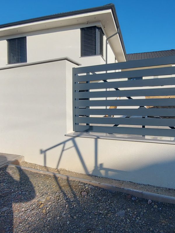 korker kerítés, gondozásmentes kerítés, alumínium kerítés, alumínium kerítésléc, RAL7016 antracitszürke