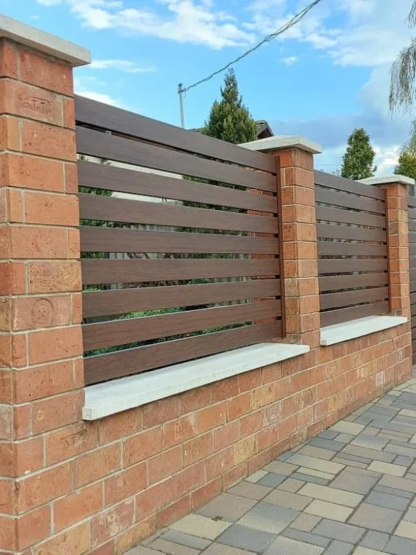 Gondozásmentes fa hatású alumínium kerítés dió színben 3