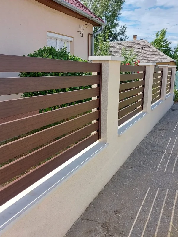 Gondozásmentes fa hatású alumínium kerítéslécek dió színben