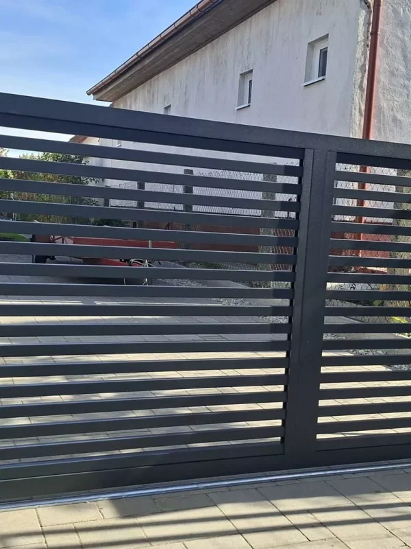 Keskeny léces alumínium kerítés