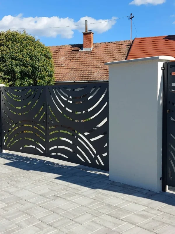 Gondozásmentes kerítés, lézervágott kerítés, acél lézervágott panel geometrikus mintával