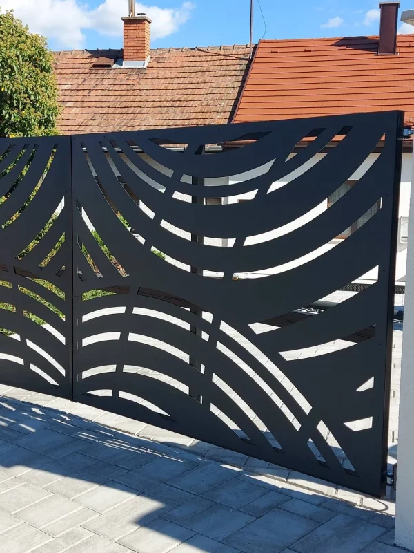 Gondozásmentes kerítés, lézervágott kerítés, acél lézervágott panel geometrikus mintával