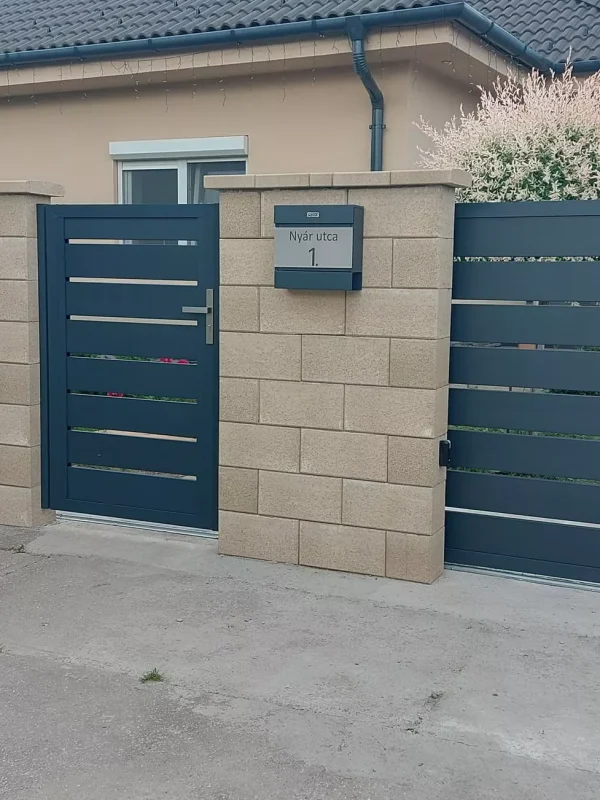 Széles alumínium kerítés antracit színben