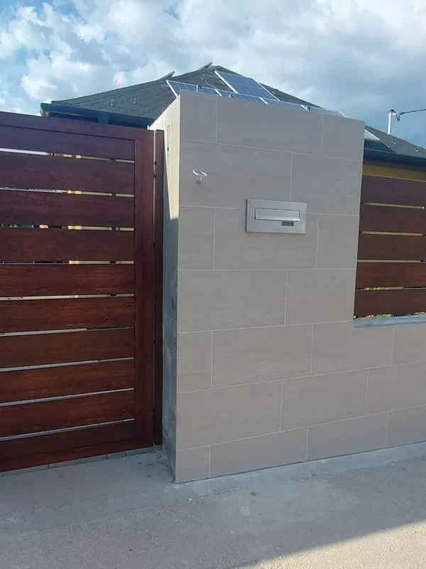 Széles alumínium kerítéslécek fa hatású tölgy