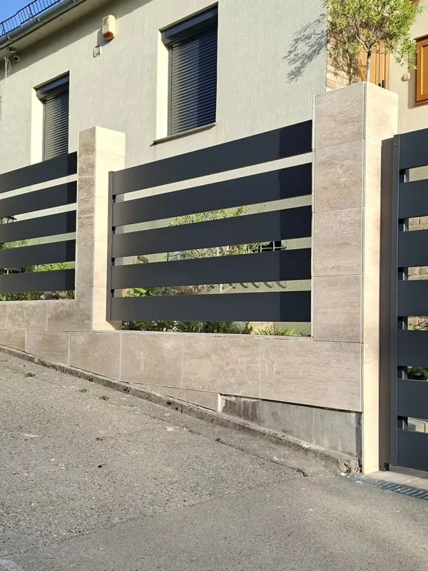 Széles léces alumínium kerítés antracit