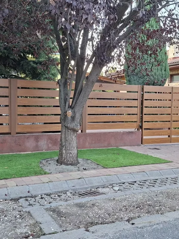 Széles léces fa hatású alumínium kerítéslécek aranytölgy