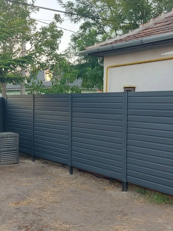 vario acél oldalkerítés képek, egyszínű acél