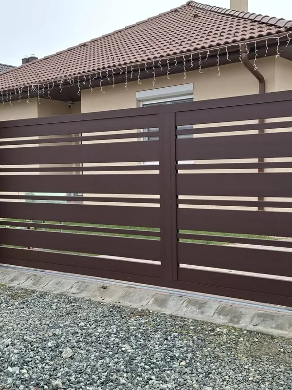 alumínium kerítés változó szélességű lécekkel modern kerítés ötletek