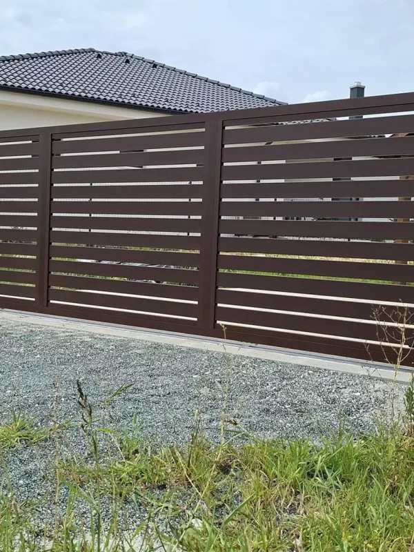 alumínium tolókapu csokibarna szín