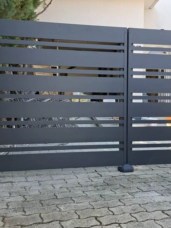 modern megjelenésű alumínium kerítés